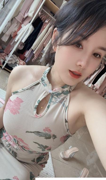 风骚大奶女王妮妮