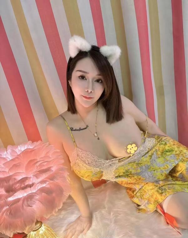 丰满大胸颜值老妹