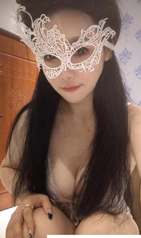 可舌吻69的艳舞女王