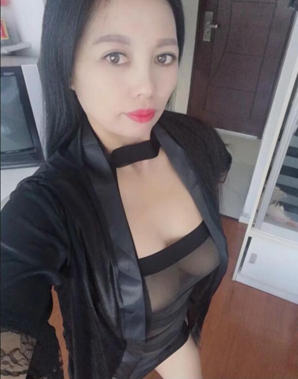 N刷黑丝大胸姐姐