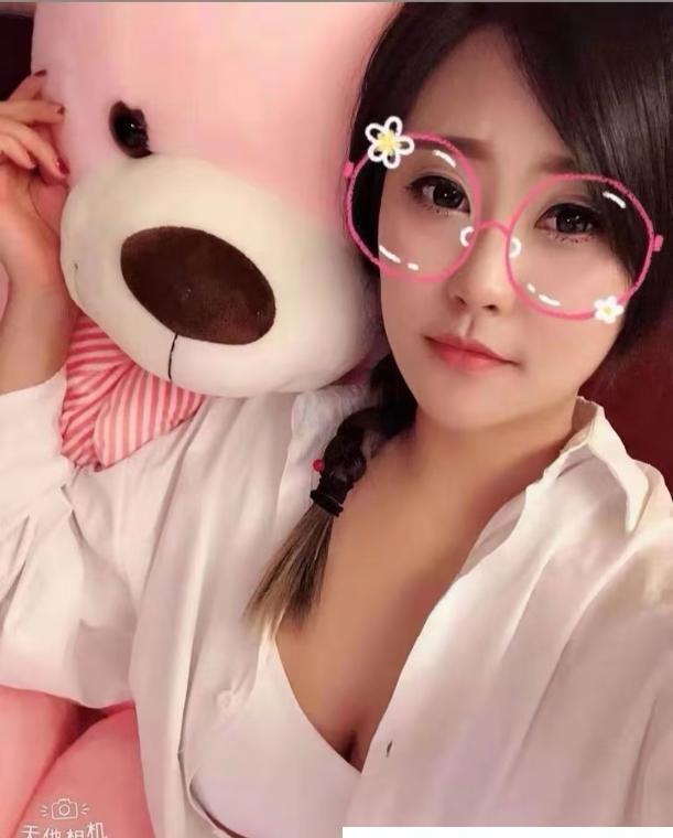 佛系胸大屁股大