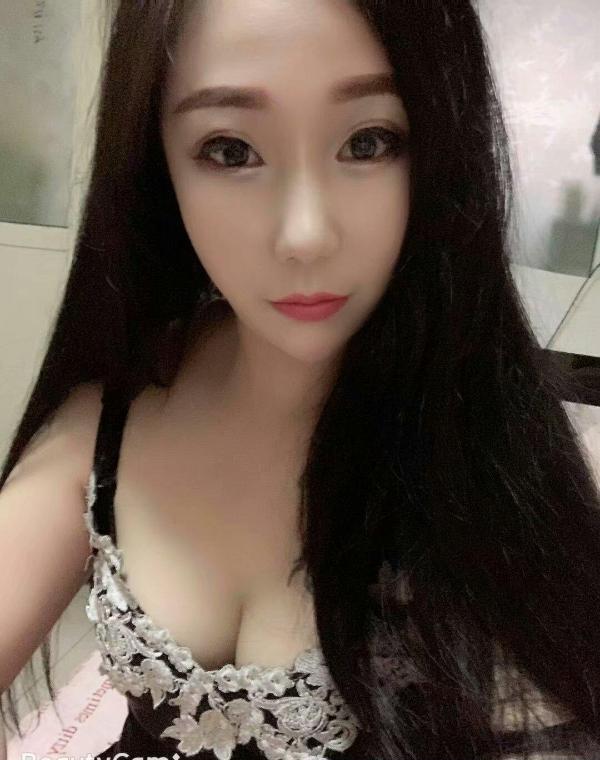 性感妩媚年轻妹子