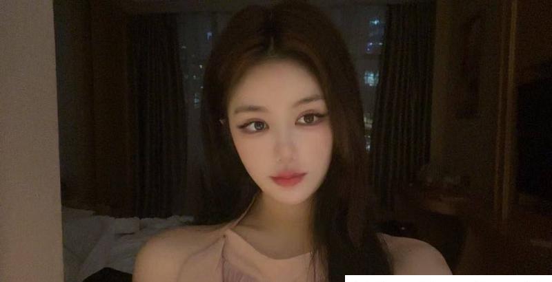 纯欲风性感文艺小妹