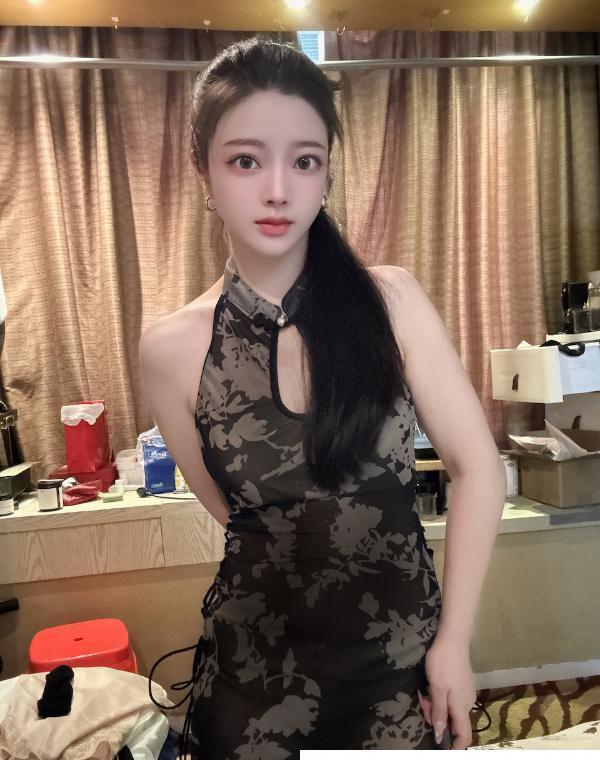 柒柒诱人大奶旗袍