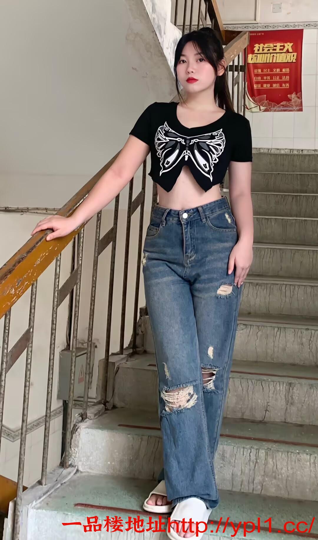 思明白皙穴紧水嫩翘臀可舌吻