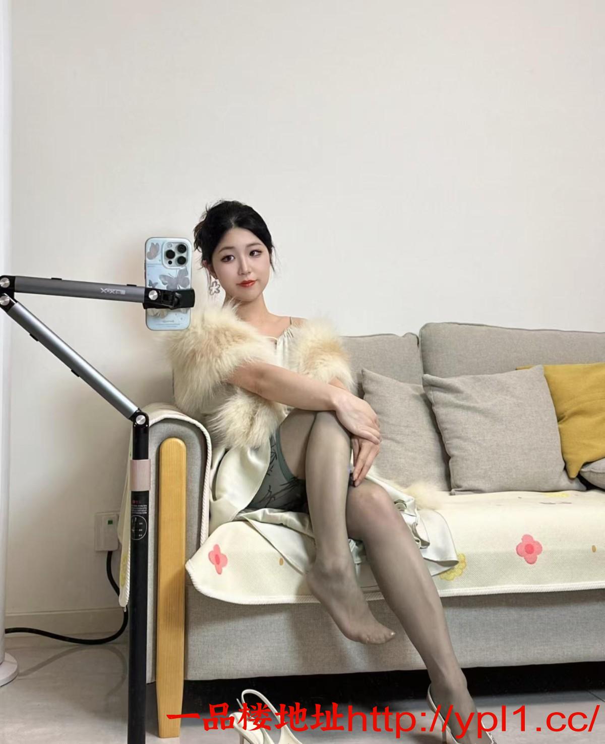 才发掘出来的自聊妹纸！强烈推荐！