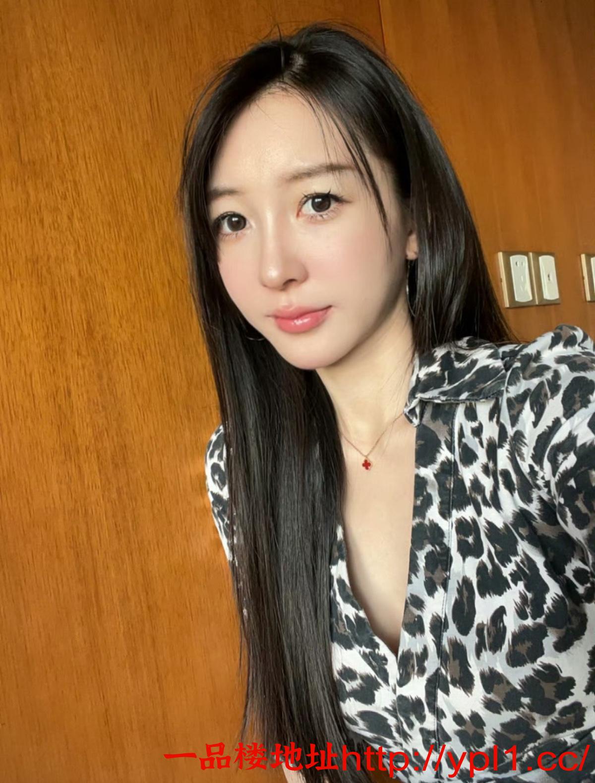 公寓兼职的粉嫩妹子