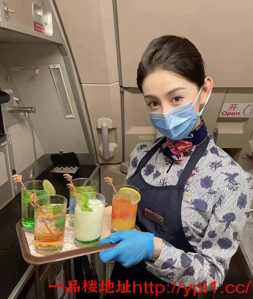 是我见过皮肤最白嫩的，可以用肤若凝脂来形容，可能是爱健身，皮肤好白好滑，身材很好