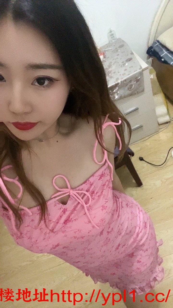 小妹穿着性感内衣吹棒棒