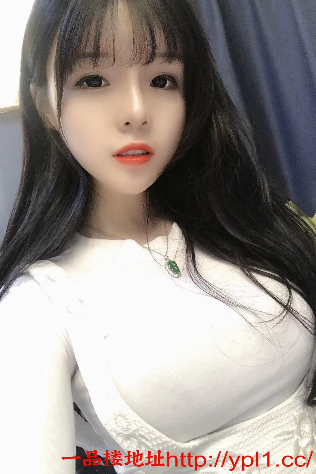 小姐姐粉嫩小穴很是淫荡