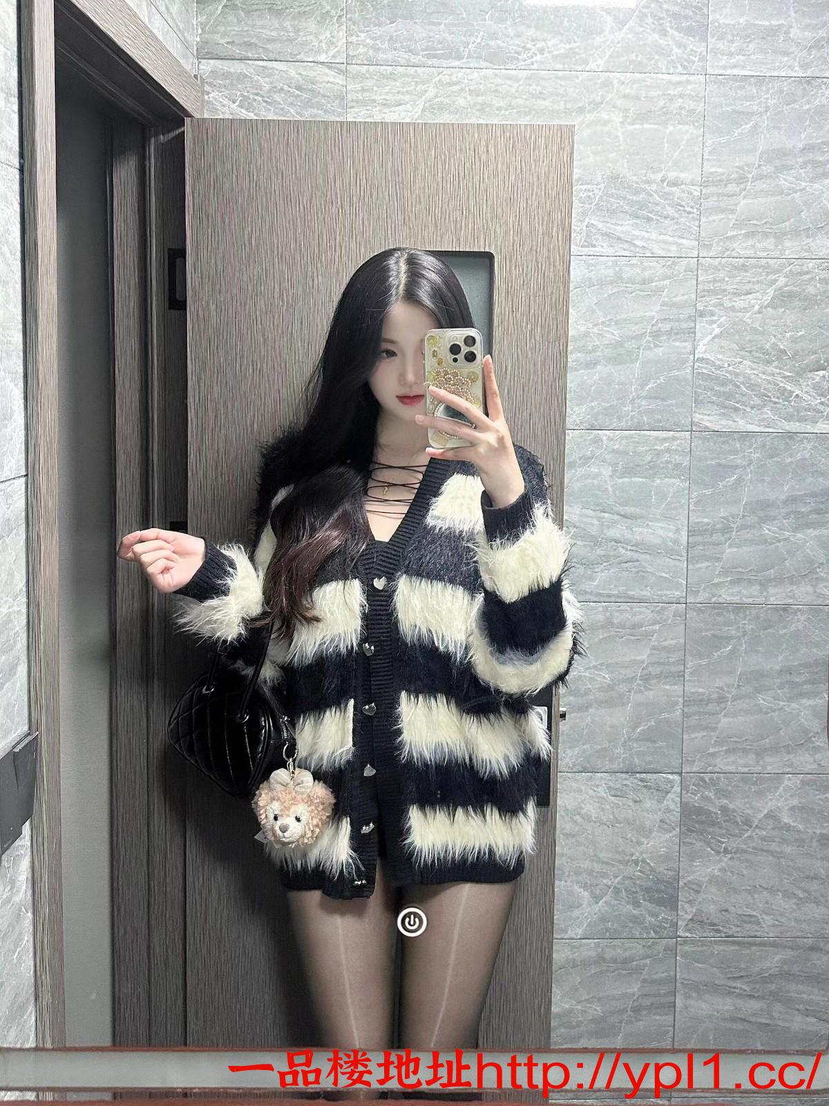 喜欢穿黑丝的小护士 特别反差