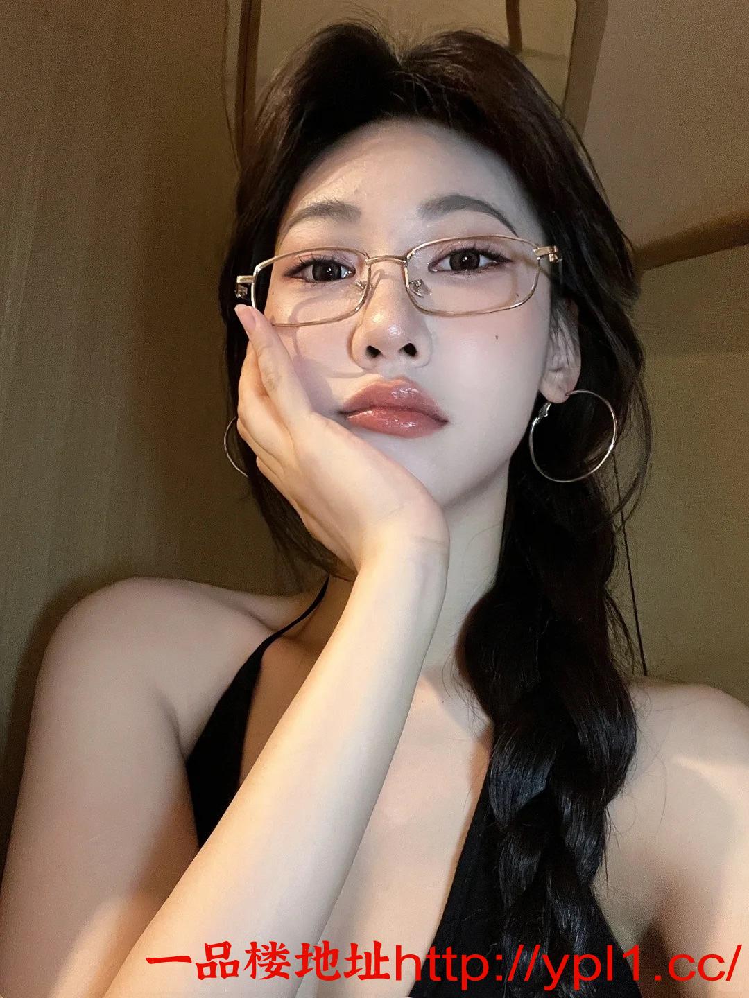 00后学生妹兼职刚下海水多易高潮