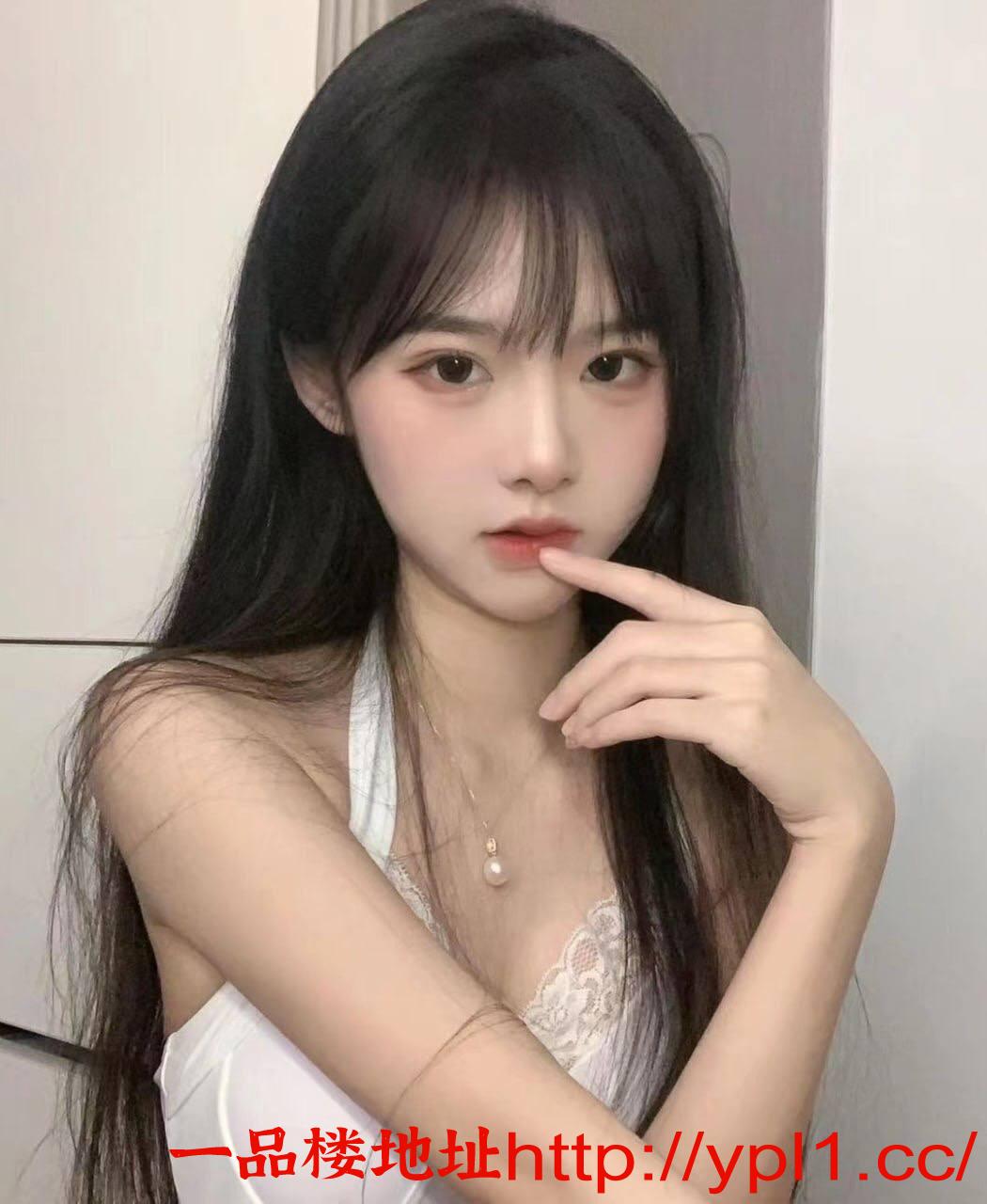 丰满翘臀小菲菲