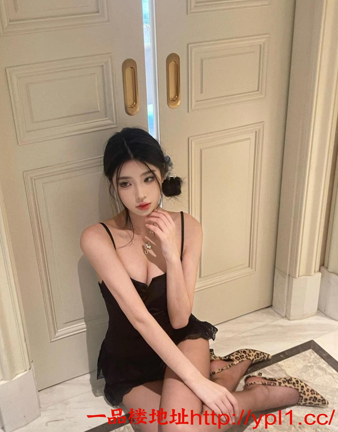 反差包臀白虎少妇可情趣装