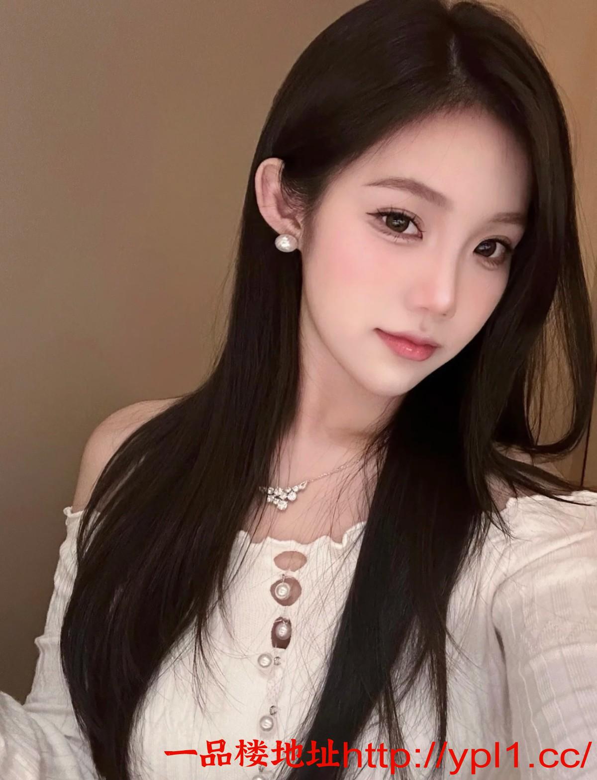 上海美女皮肤白嫩超敏感体质的会喷水蝴蝶逼，超级舒服