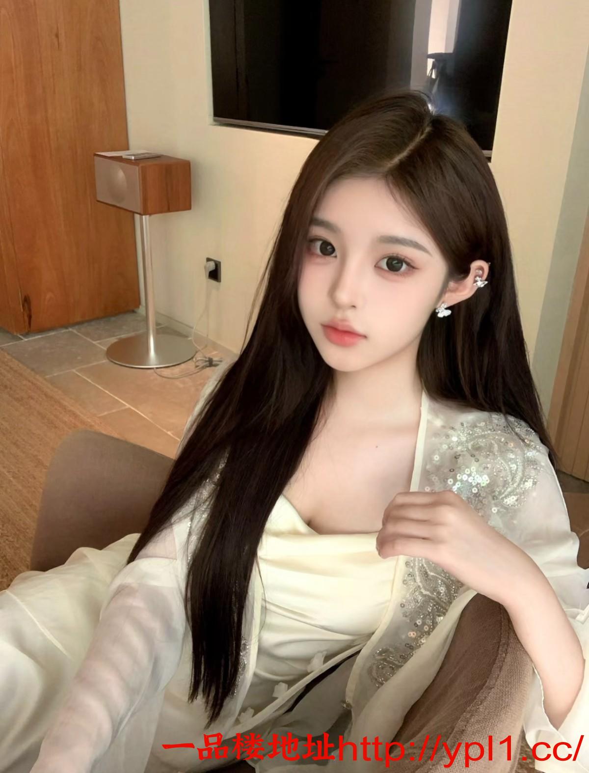 上海颜值不错的零零后黑丝长腿嫩妹（身体极好）