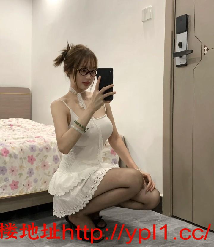 骚妹反婊差任哥哥随便调戏玩弄