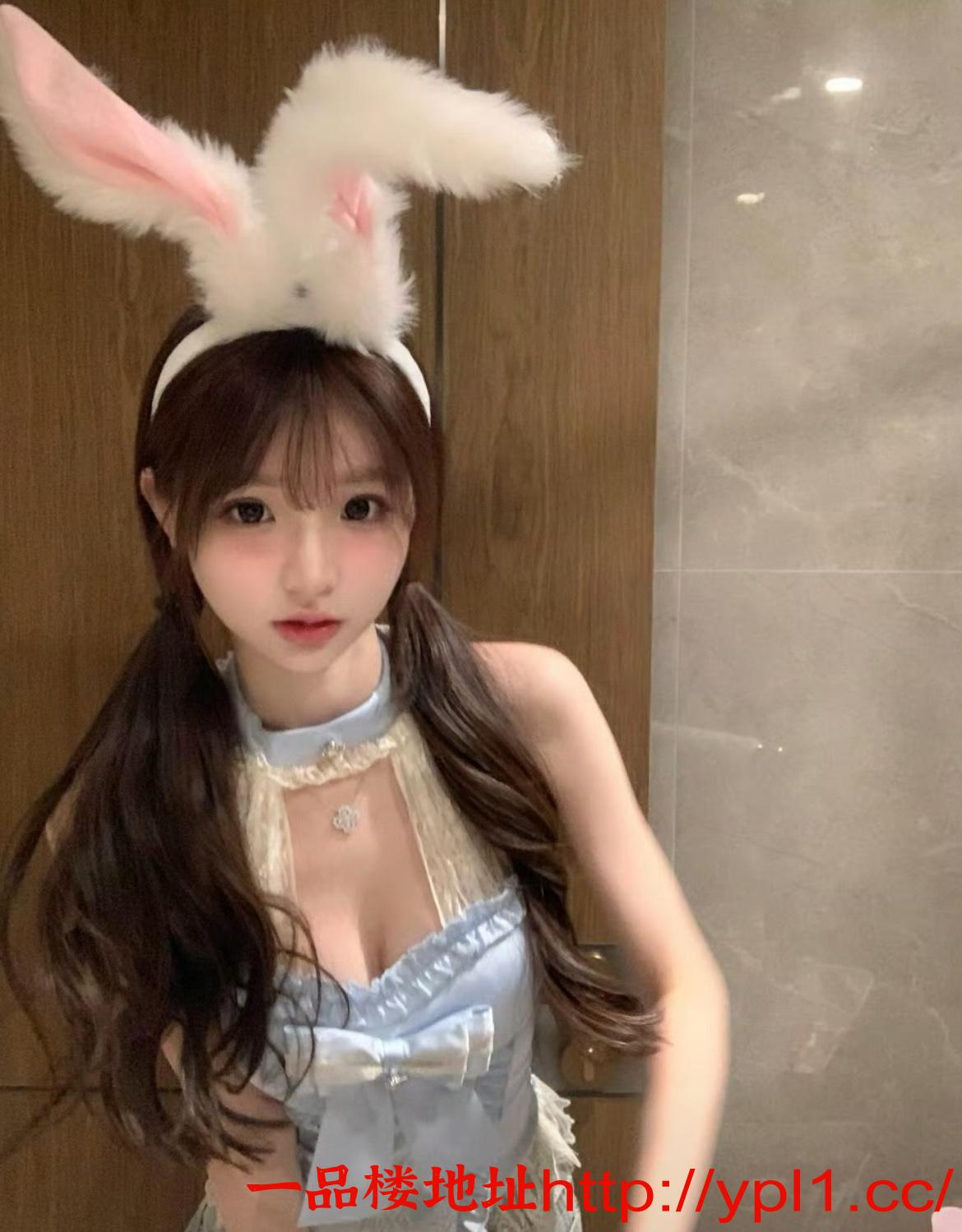 长筒丝袜性感美女爱高潮