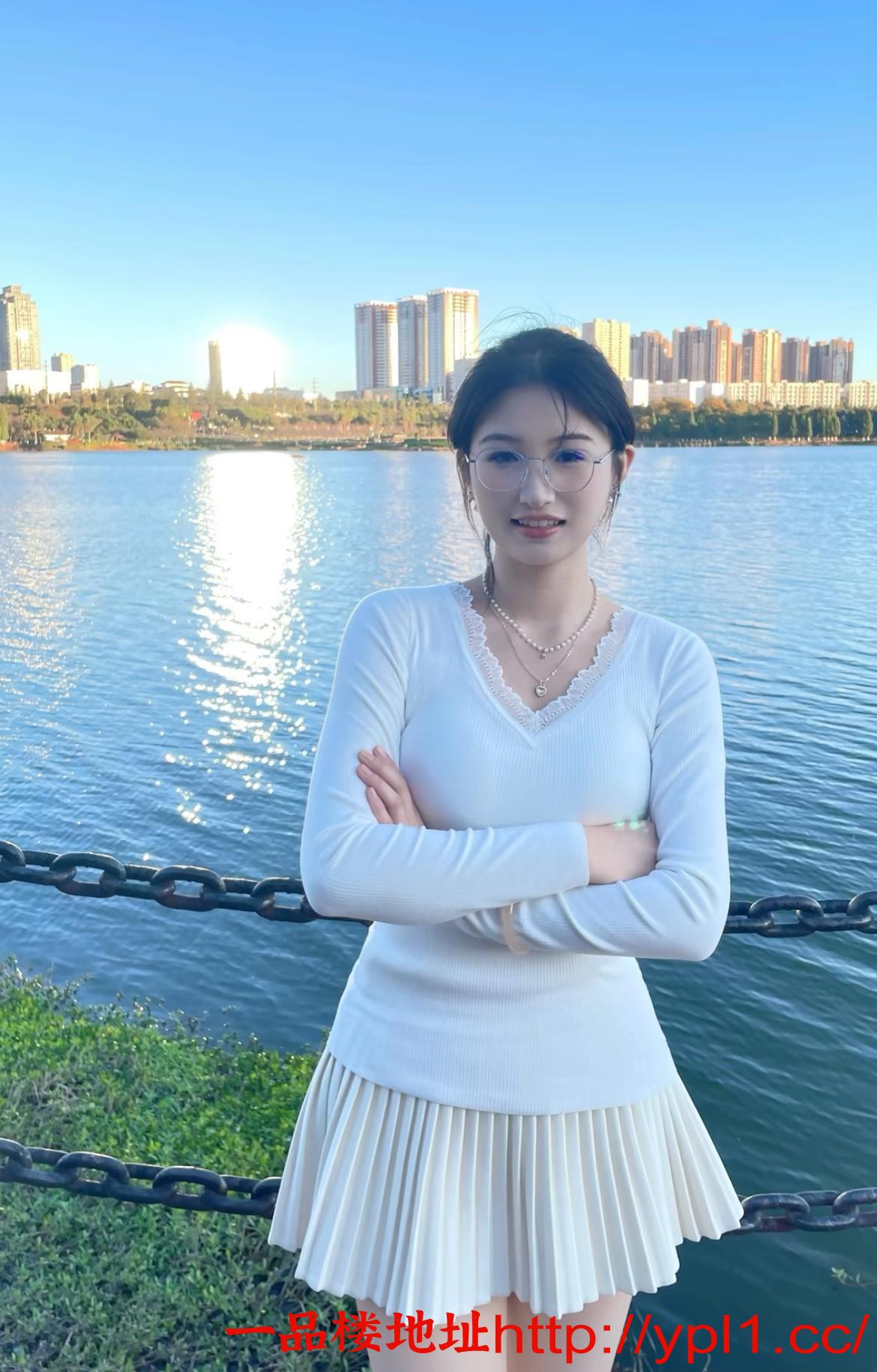 文静女孩刚做不久身材好漂亮兼职小妹