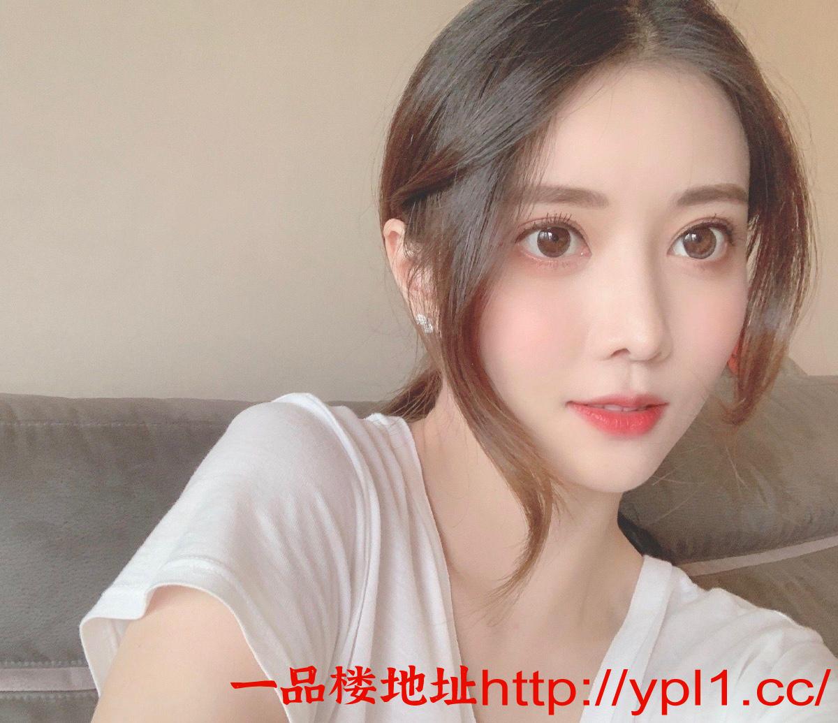 极品性感瑜伽老师会一字马