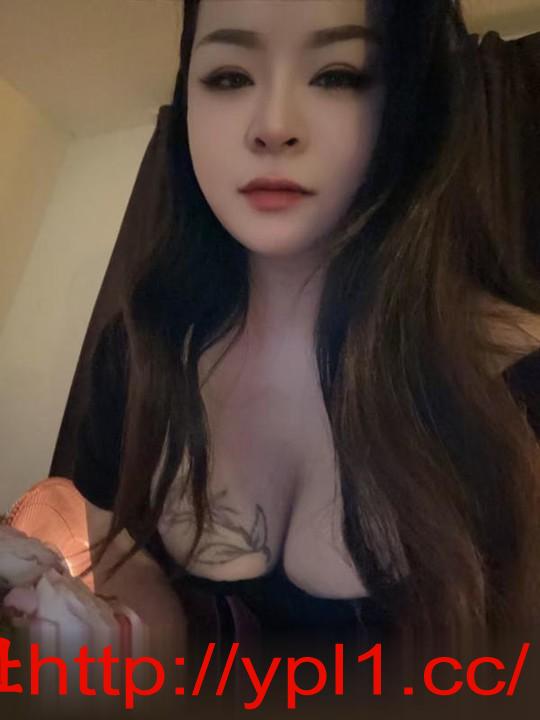 巨乳少妇服务态度很好