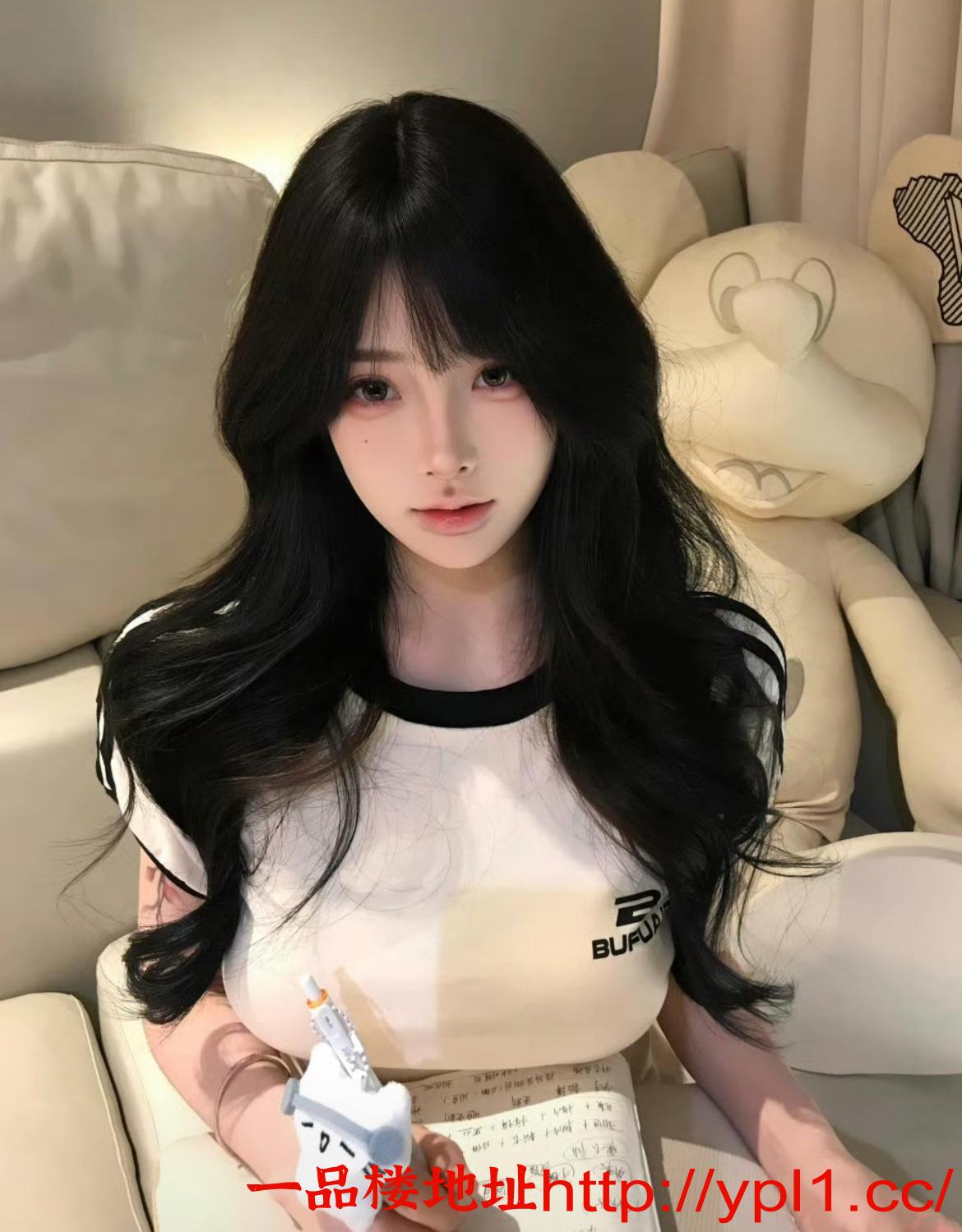 23岁皮肤白嫩多汁的御姐大奶妹