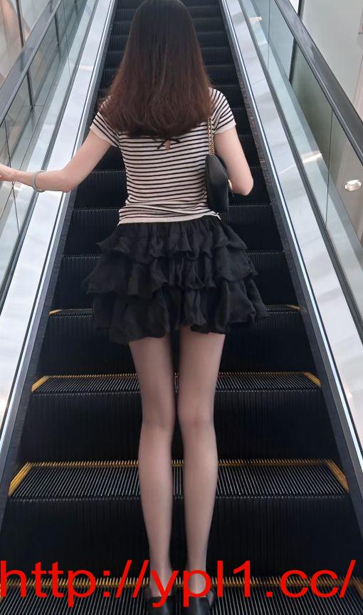 黑丝嫩妹刚下海不久态度好