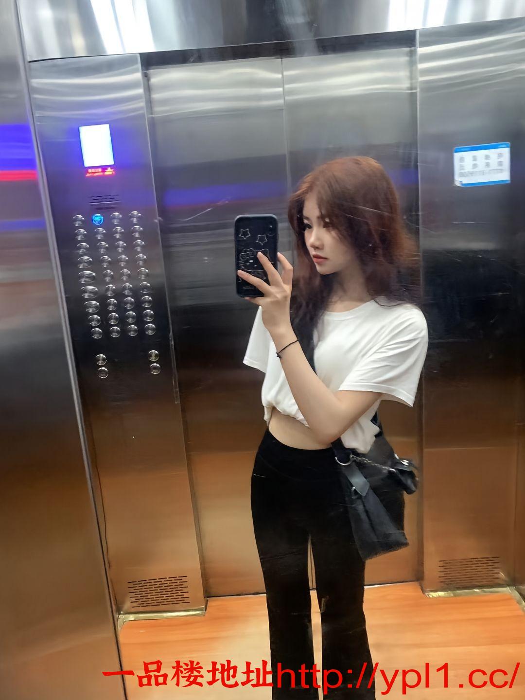 性感小妹温热湿润的小穴包裹感很强