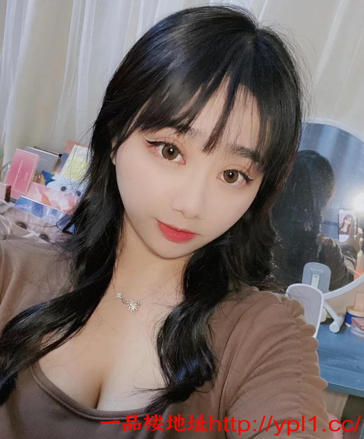 00年高颜值清纯水多小姐姐