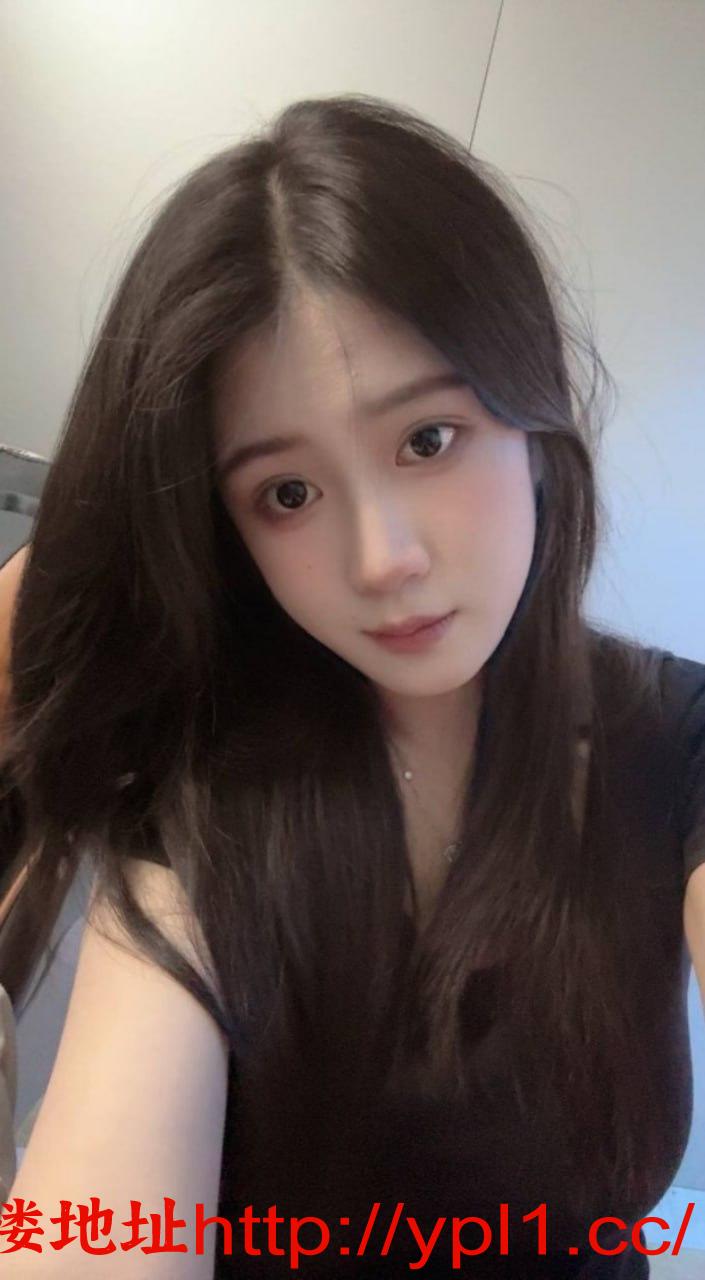 市性感丰满美女