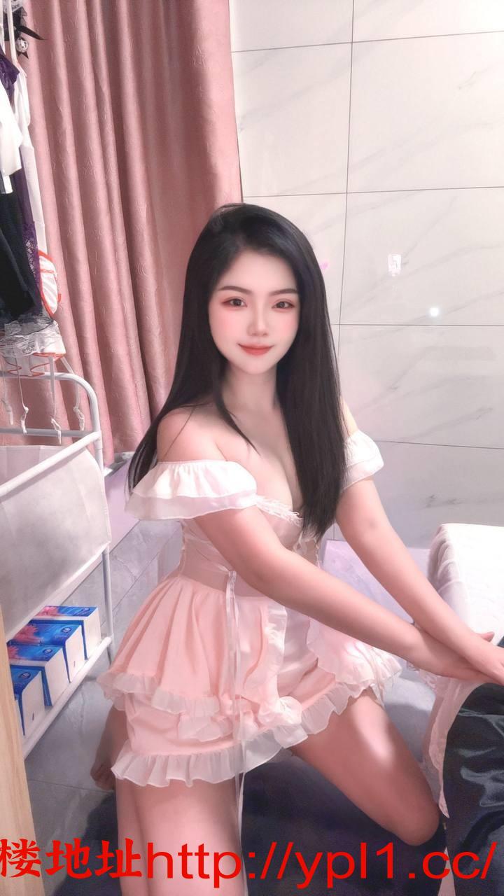 粉嫩鲍鱼大胸妹