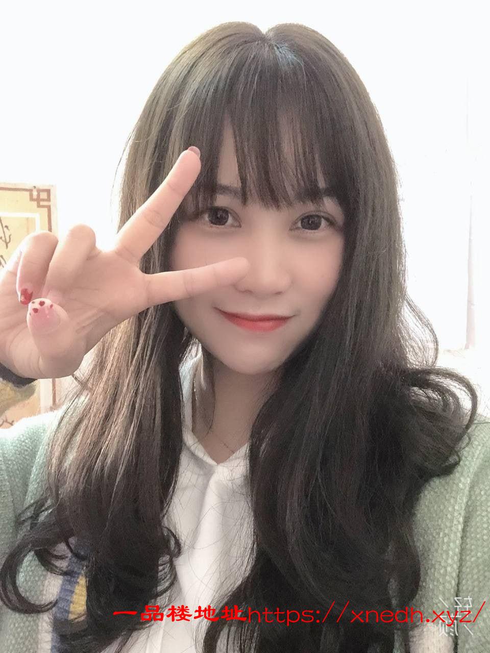 甜美清纯大波嫩妹