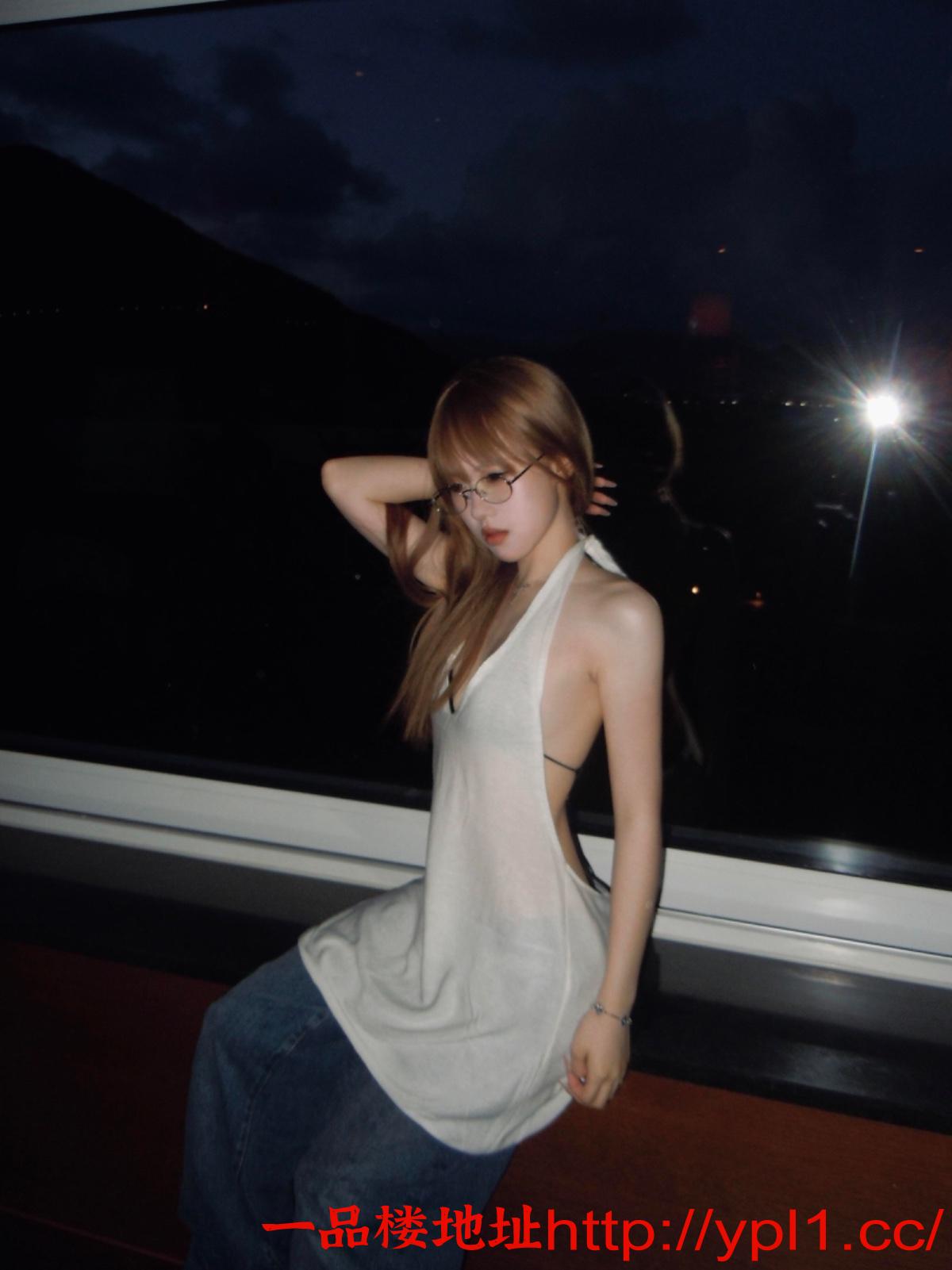 面带笑容淫妹鲍鱼拉丝欲望强烈