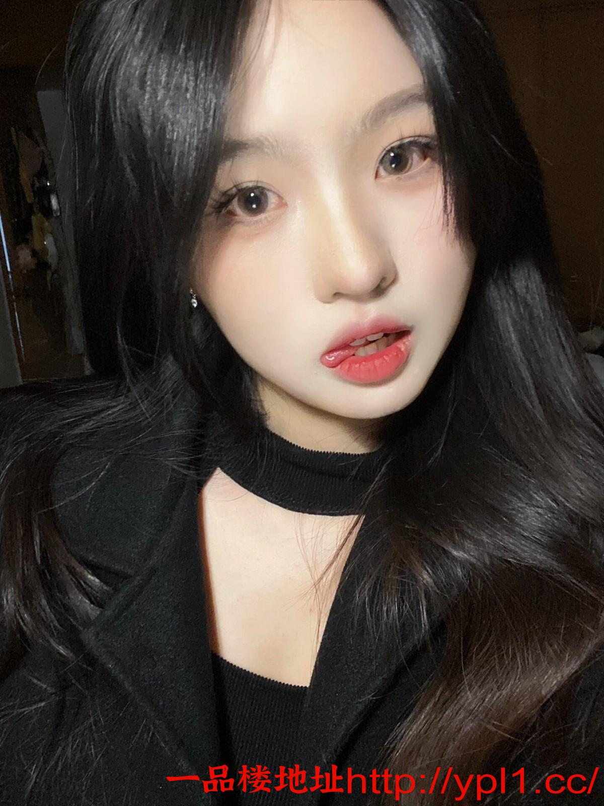 情趣拉满的嫩妞一枚