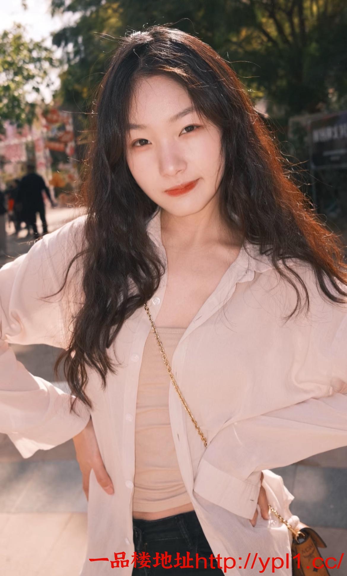 古灵精怪小美女 活很是出呼意料特别是小嘴巴