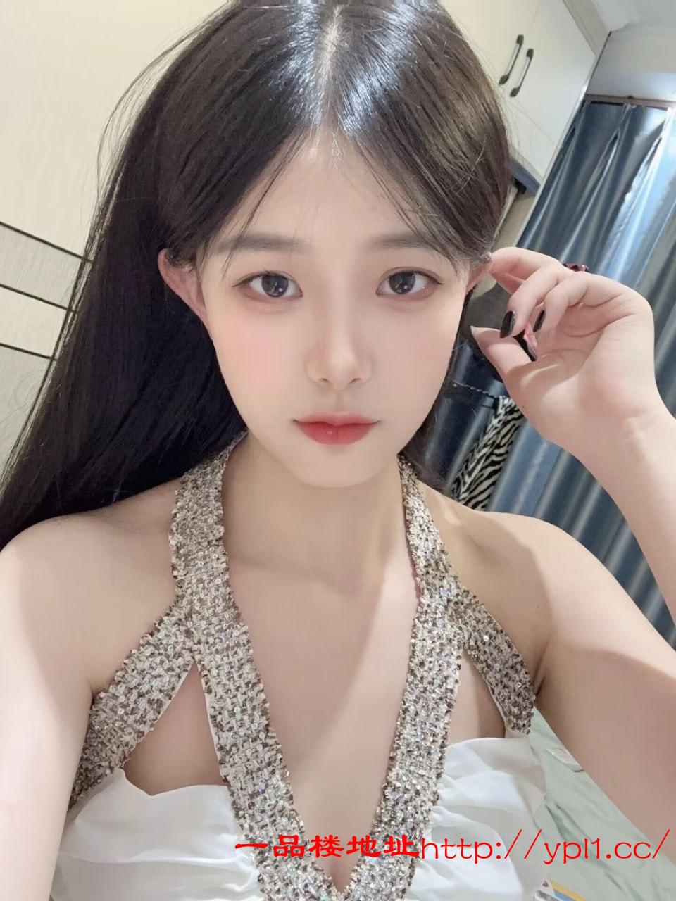 性格温柔，乖巧听话服从哥哥安排