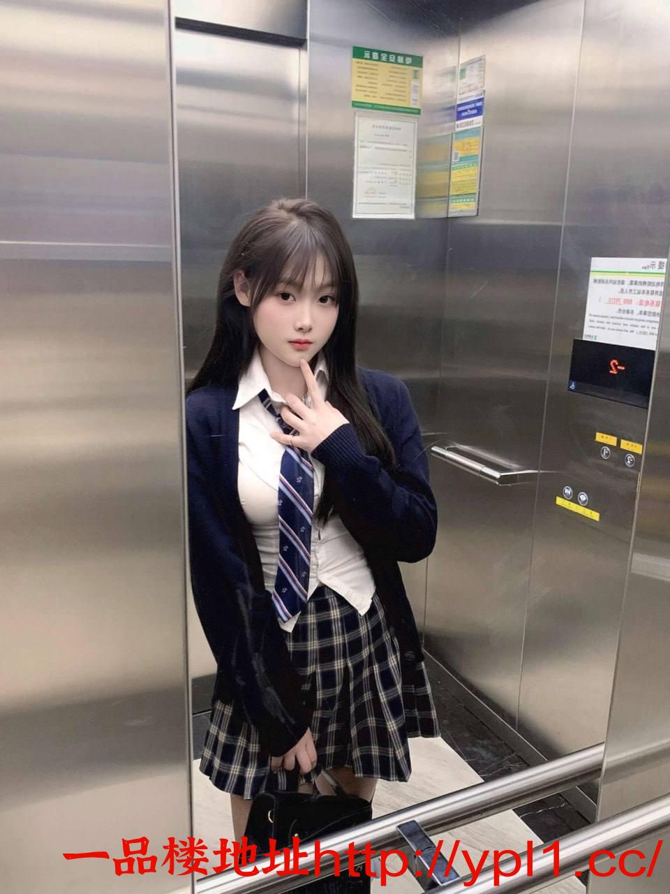 分享个刚破处的小嫩妹鲍鱼超粉嫩