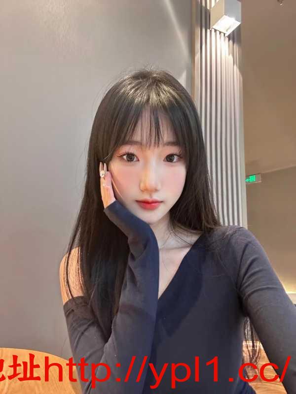 未央高挑风骚嫩妹