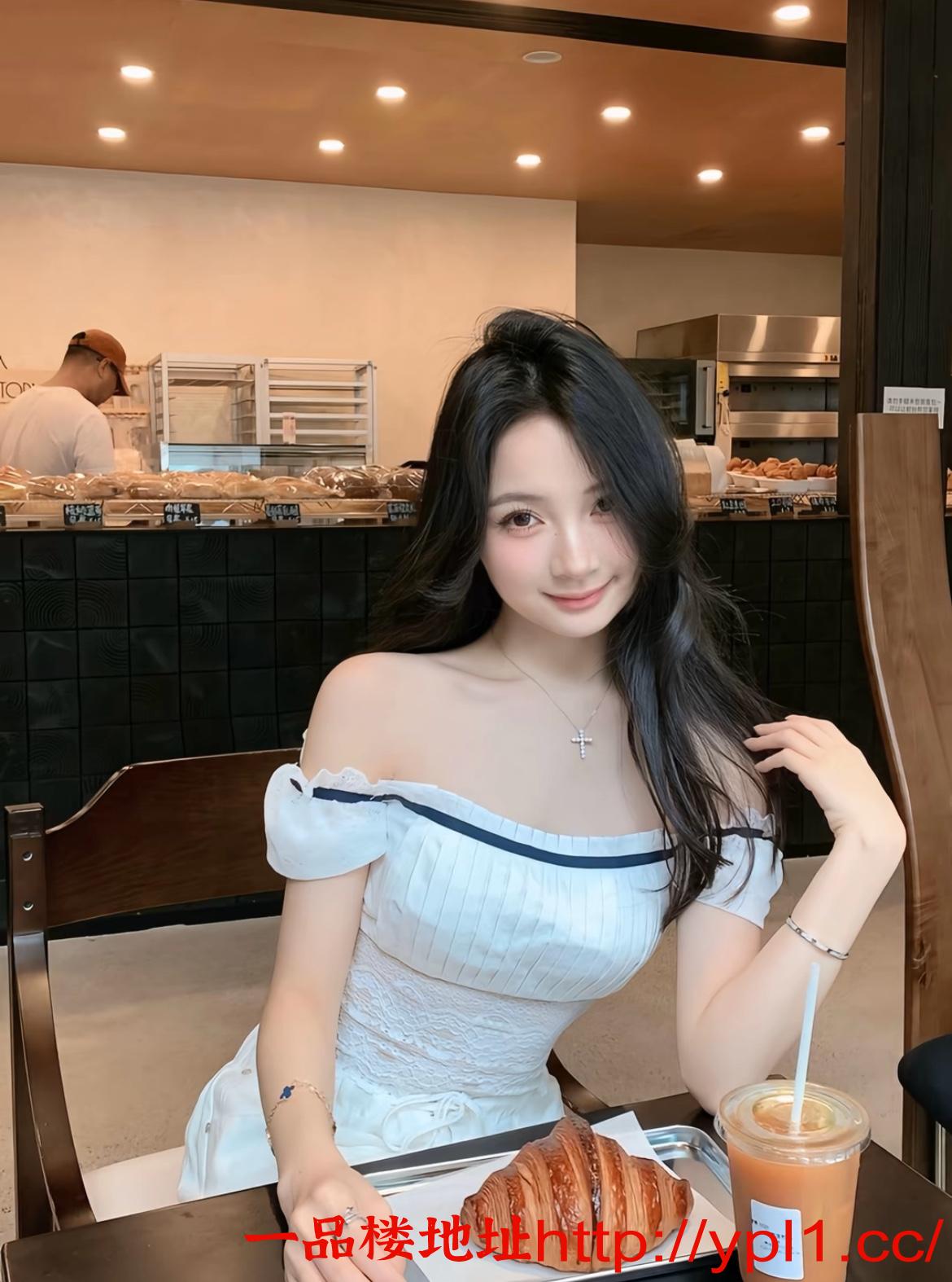 长相清甜实则是个骚货 逼逼很多水很旺盛