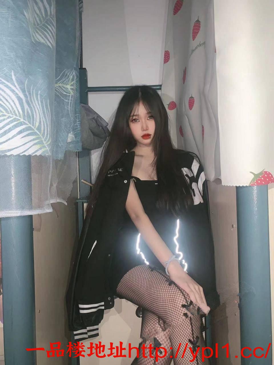 粉嫩大学妹妹 鲍鱼很粉很嫩 淫水很多（真人体验过）