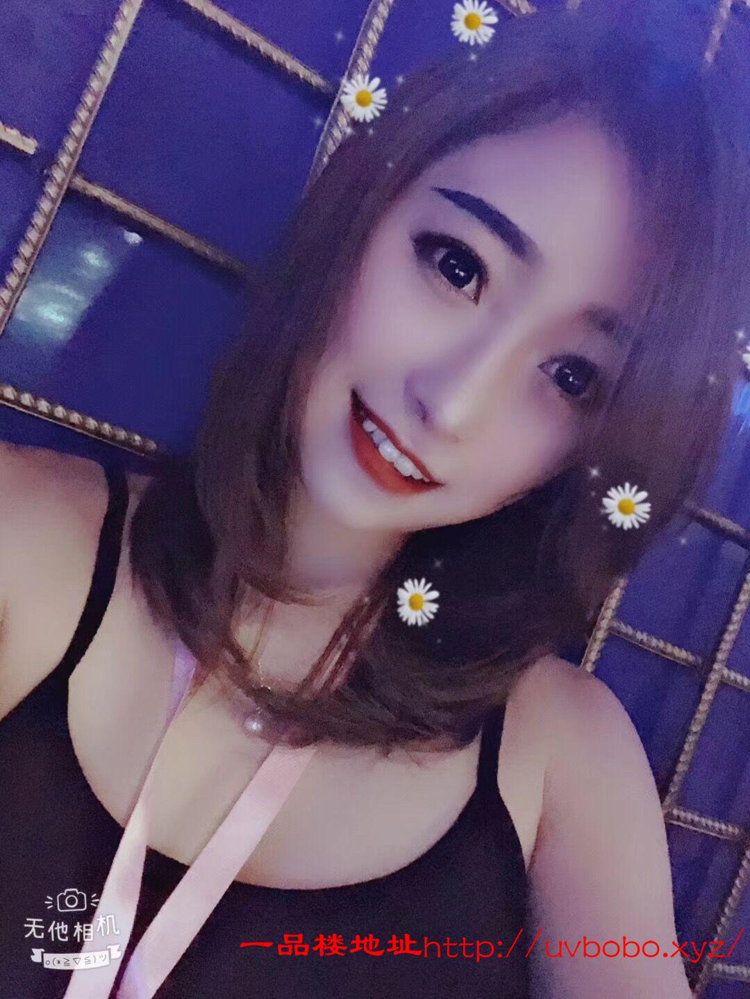 大胸御姐，身材超棒