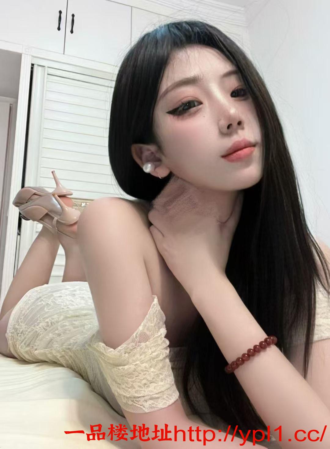 武侯俏皮性感小姐姐