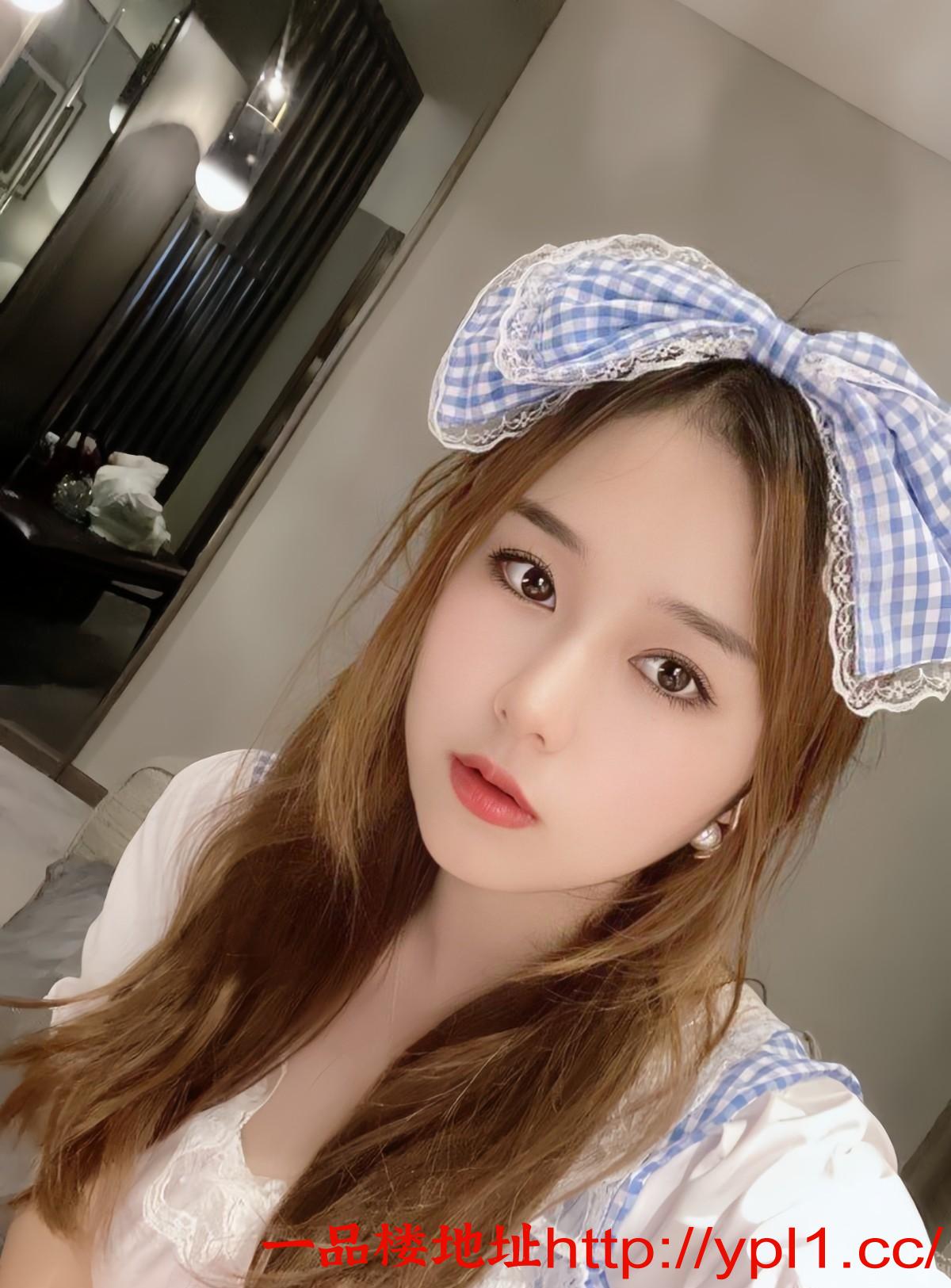 兼职萝莉前凸后翘馒头粉鲍鱼