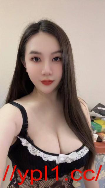 巨乳诱人御姐