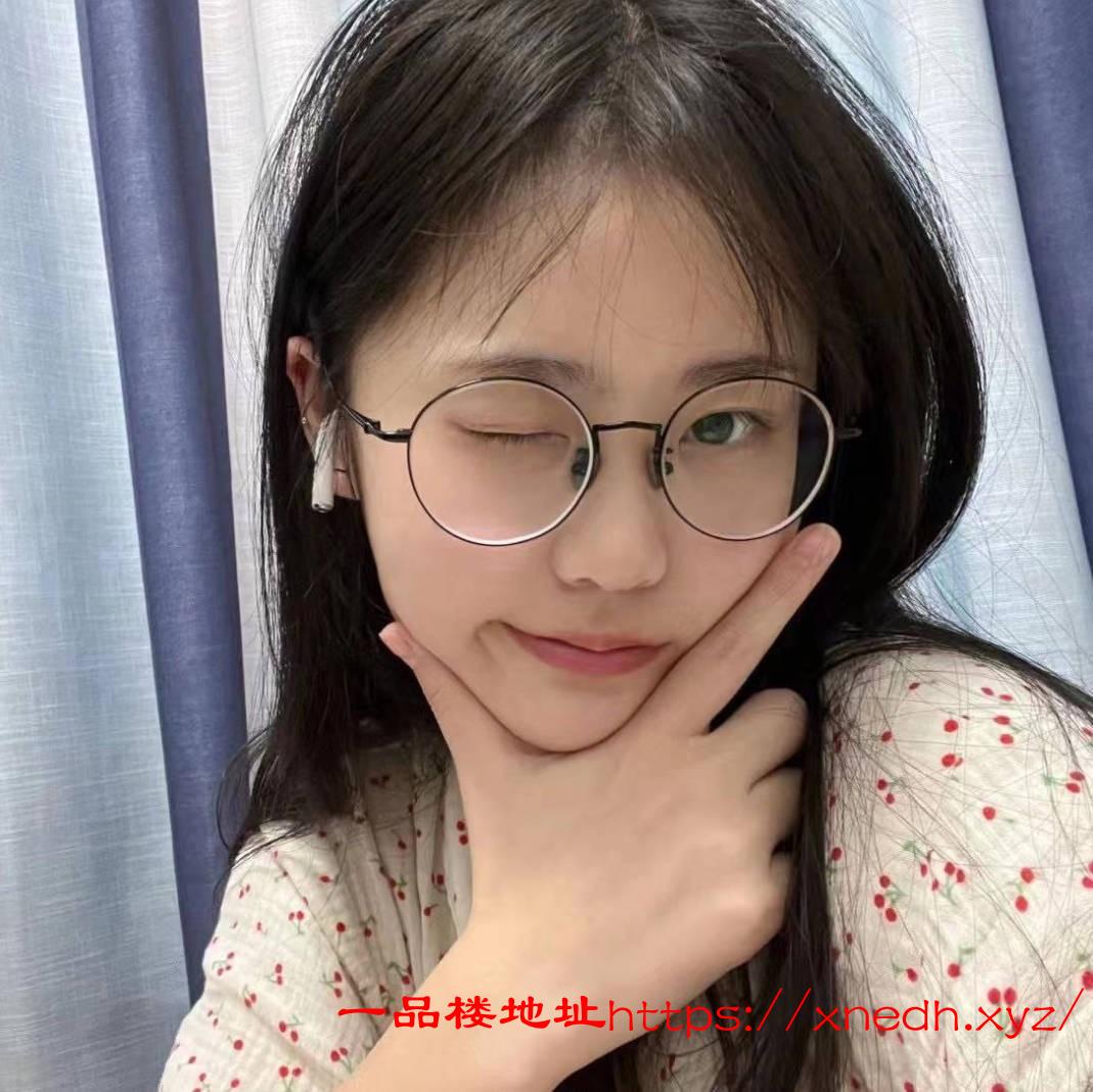 水嫩妹子爽得一逼