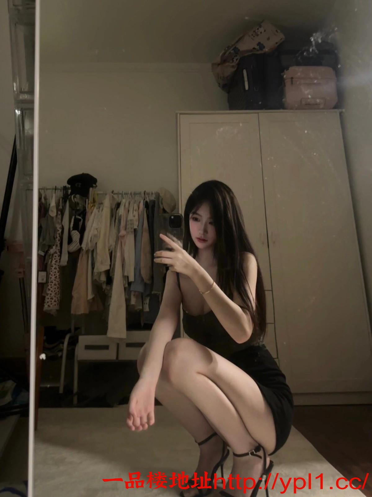 00后骚妹逼紧水多插的她直叫爽也外出