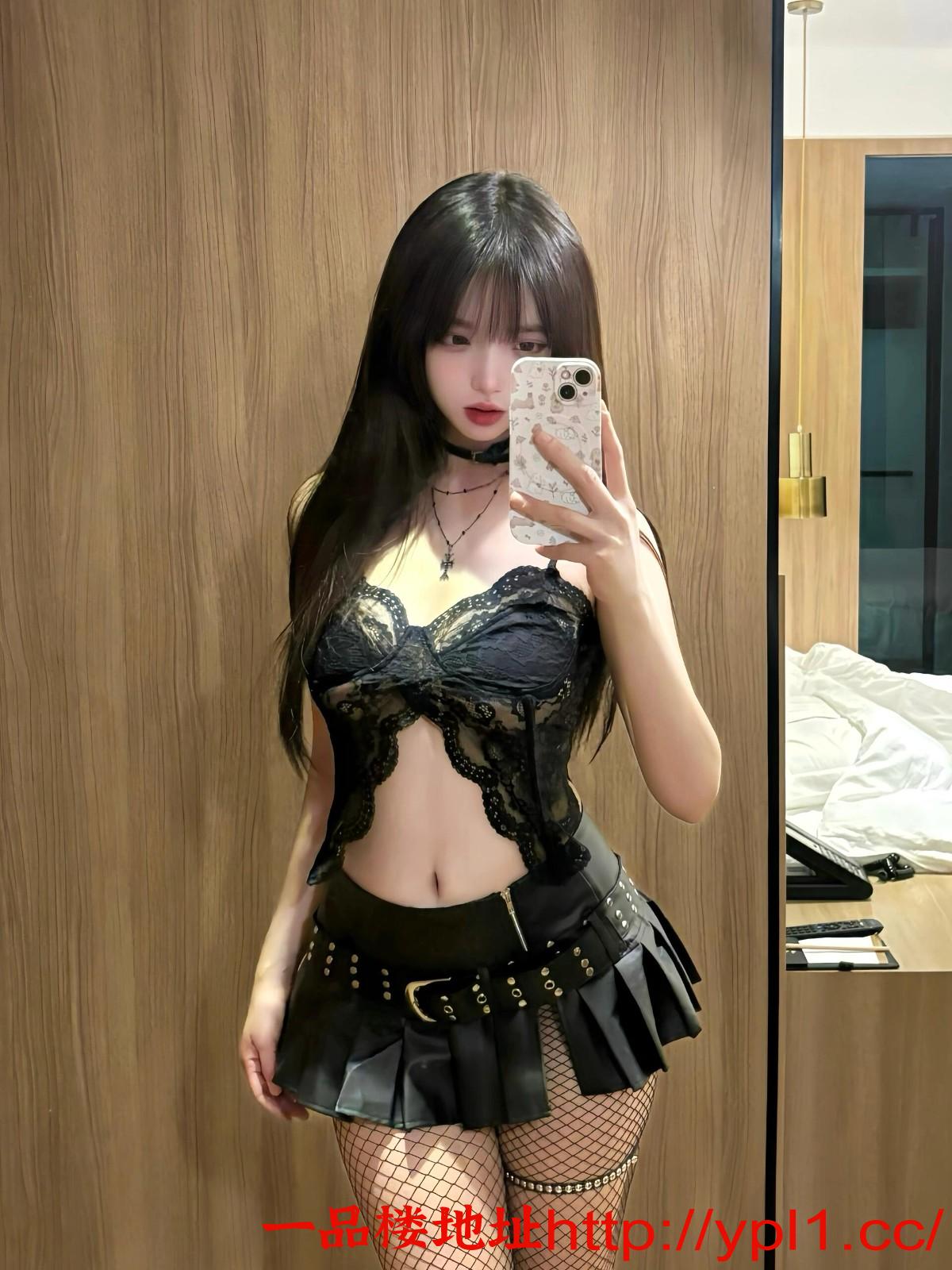 04年极品反差白虎骚妹玲玲