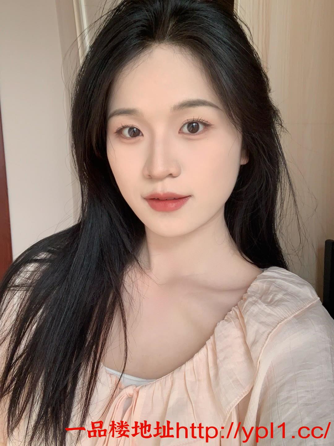 淫荡白虎骚货初体验