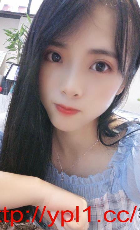 年轻的漂亮小姐姐