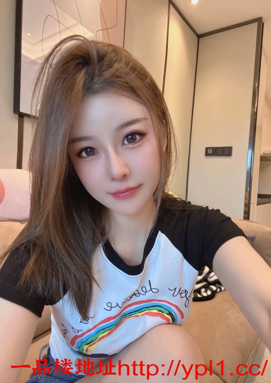 老师天然大胸皮肤白嫩细滑